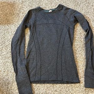 Ivivva Ling sleeve shirt Size 10